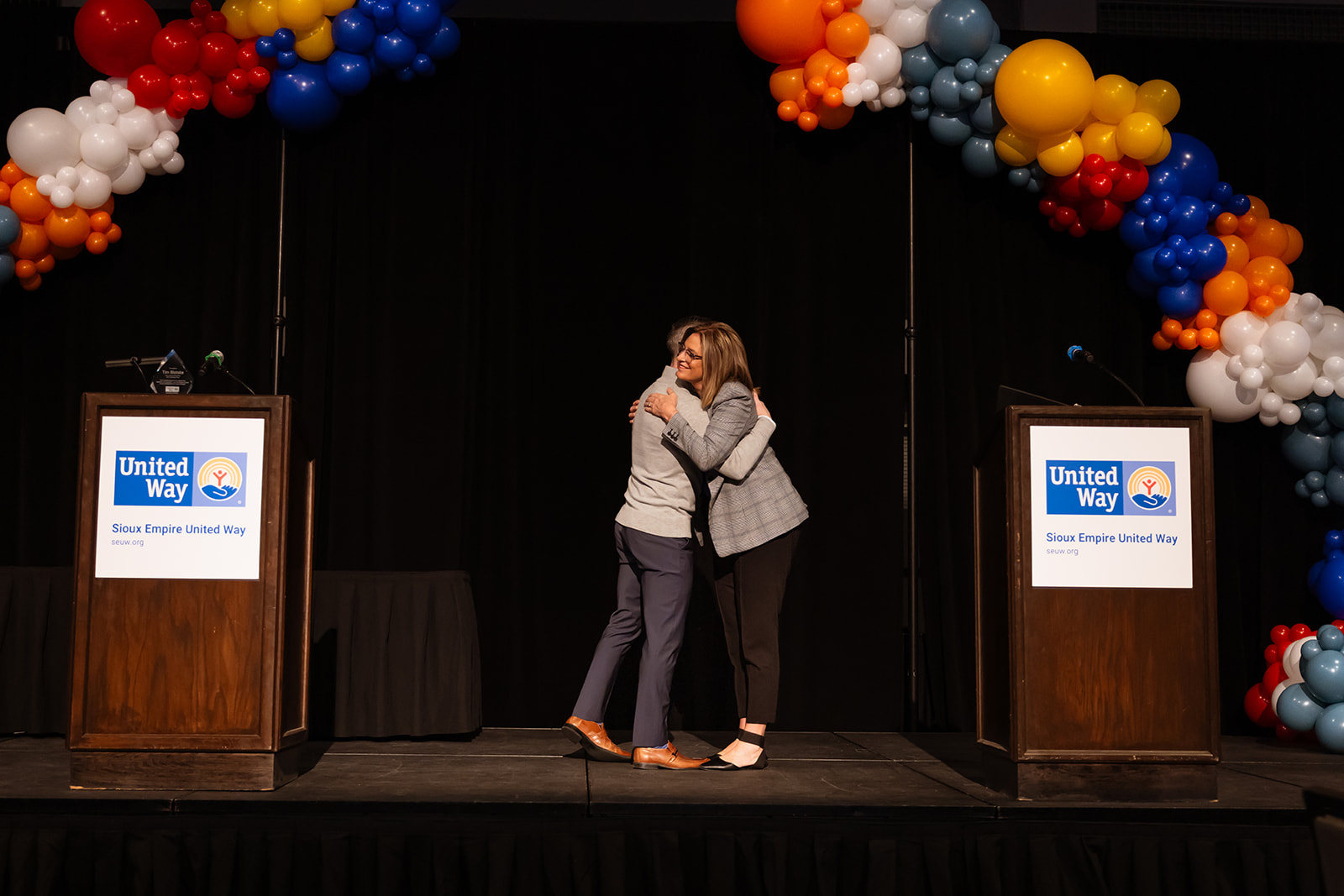 2023 and 2024 Sioux Empire United Way Campaign Chairs hugging at the SEUW Thank You Event.