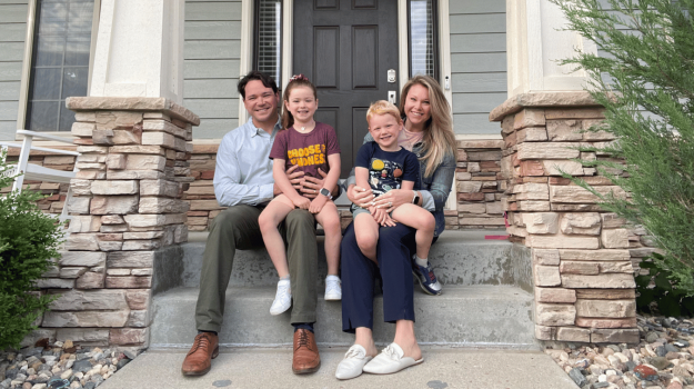 Family portrait of Anna & Brad Jankord with their children.